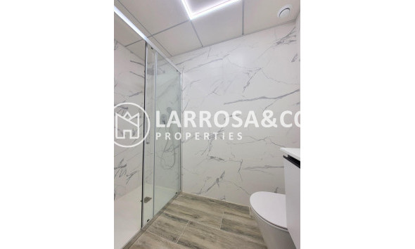 Resale - Apartment - Torrevieja - Playa del cura