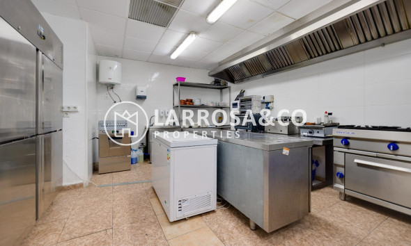 Resale - Commercial space - Torrevieja - Estacion de autobuses