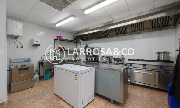 Resale - Commercial space - Torrevieja - Estacion de autobuses