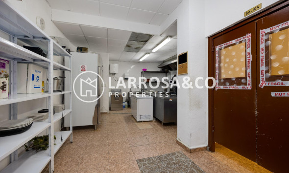 Resale - Commercial space - Torrevieja - Estacion de autobuses