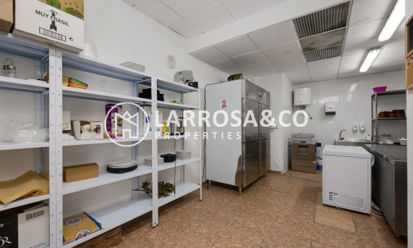 Resale - Commercial space - Torrevieja - Estacion de autobuses