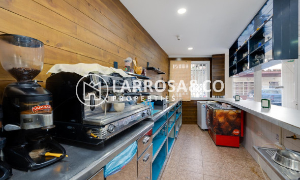 Resale - Commercial space - Torrevieja - Estacion de autobuses