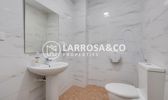 Resale - Commercial space - Torrevieja - Estacion de autobuses