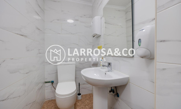 Resale - Commercial space - Torrevieja - Estacion de autobuses