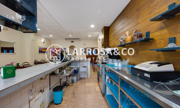 Resale - Commercial space - Torrevieja - Estacion de autobuses