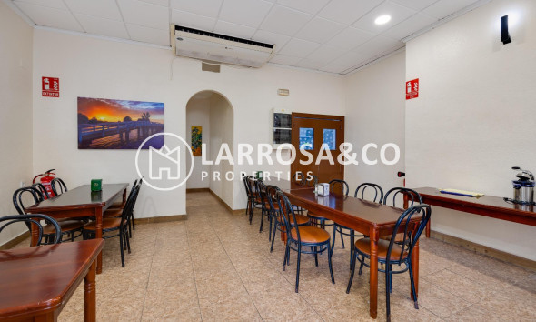 Resale - Commercial space - Torrevieja - Estacion de autobuses