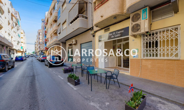 Resale - Commercial space - Torrevieja - Estacion de autobuses