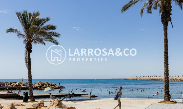 Resale - Commercial space - Torrevieja - Estacion de autobuses