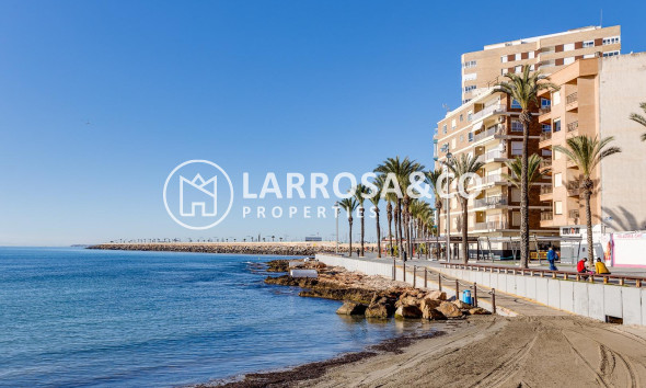 Resale - Commercial space - Torrevieja - Estacion de autobuses