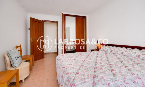 Resale - Apartment - Torrevieja - Acequion