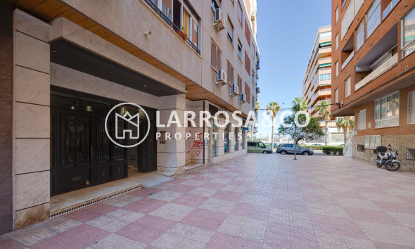 Resale - Apartment - Torrevieja - Acequion