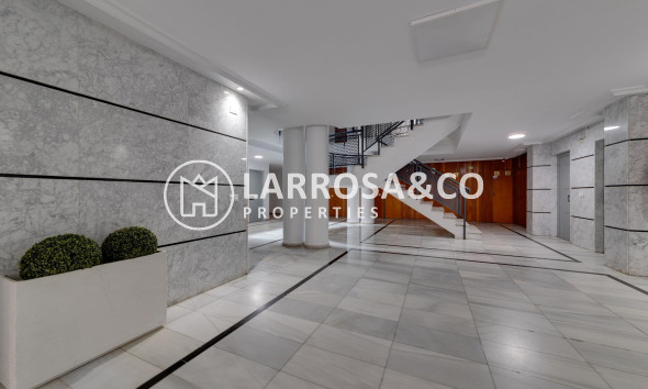 Resale - Apartment - Torrevieja - Acequion