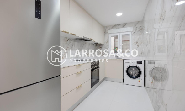 Resale - Apartment - Torrevieja - Playa de los Naufragos