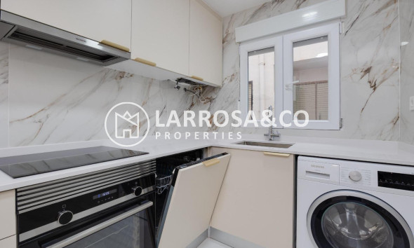 Resale - Apartment - Torrevieja - Playa de los Naufragos