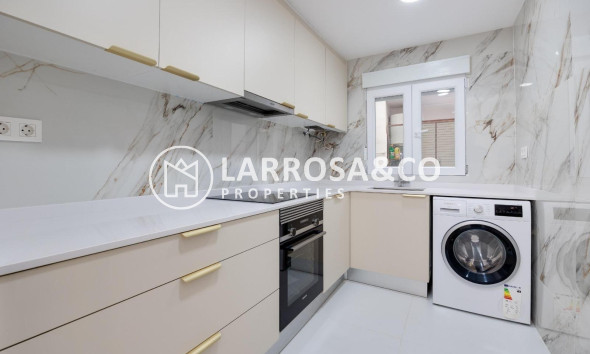 Resale - Apartment - Torrevieja - Playa de los Naufragos