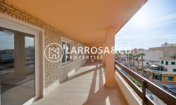 Resale - Apartment - Torrevieja - Playa de los Naufragos