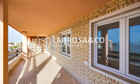 Resale - Apartment - Torrevieja - Playa de los Naufragos