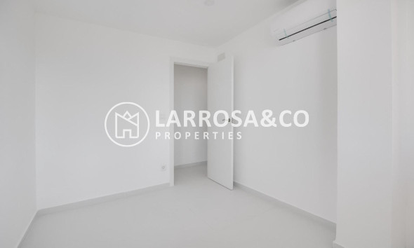 Resale - Apartment - Torrevieja - Playa de los Naufragos