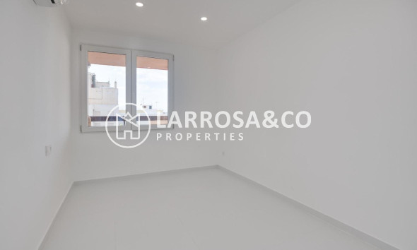Resale - Apartment - Torrevieja - Playa de los Naufragos
