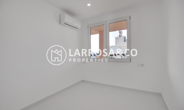 Resale - Apartment - Torrevieja - Playa de los Naufragos