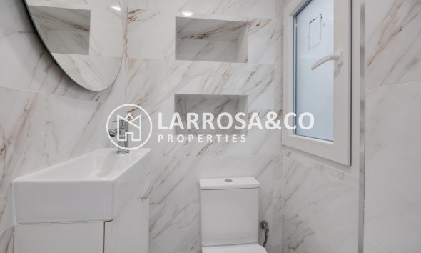 Resale - Apartment - Torrevieja - Playa de los Naufragos