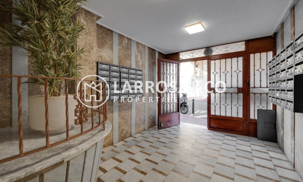 Resale - Apartment - Torrevieja - Playa de los Naufragos