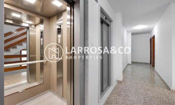 Resale - Apartment - Torrevieja - Playa de los Naufragos