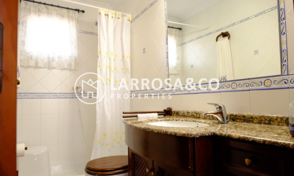 Reventa - Chalet - Orihuela - Orihuela Ciudad