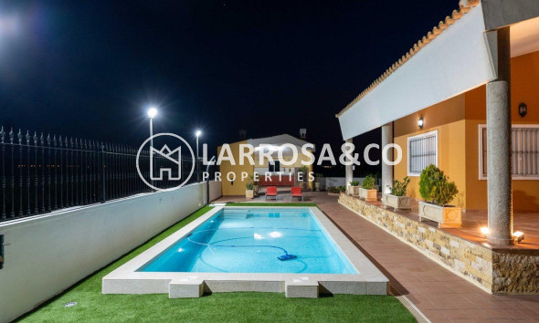 Reventa - Chalet - Orihuela - Orihuela Ciudad