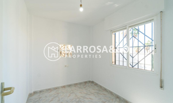 Resale - Semi-detached house - Torrevieja - Carrefour