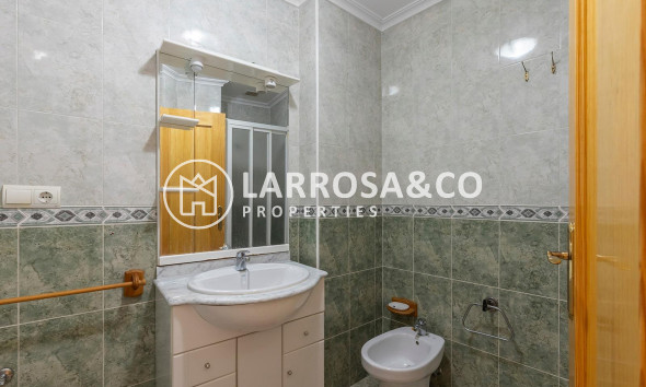Resale - Ground floor apartment - Torrevieja - La Mata