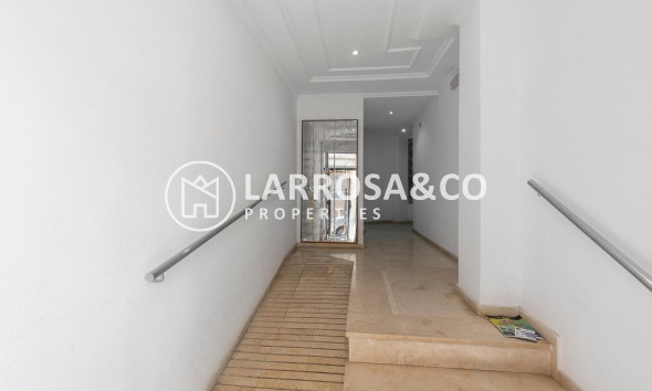 Resale - Ground floor apartment - Torrevieja - La Mata