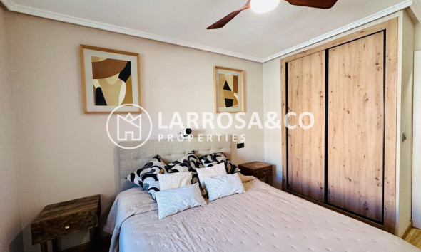 Resale - Apartment - Torrevieja - Acequion