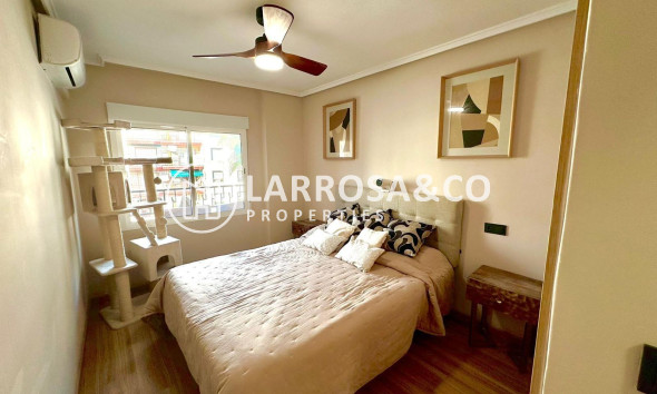 Resale - Apartment - Torrevieja - Acequion