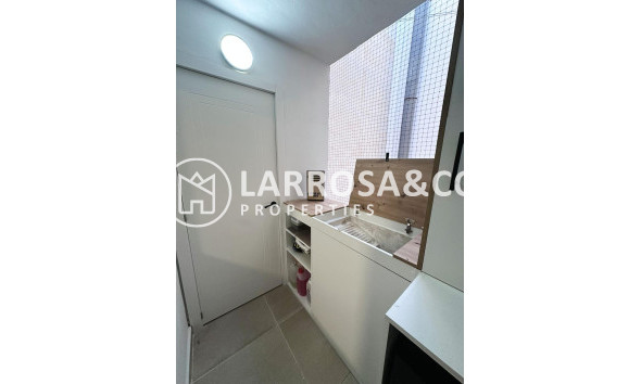 Resale - Apartment - Torrevieja - Acequion