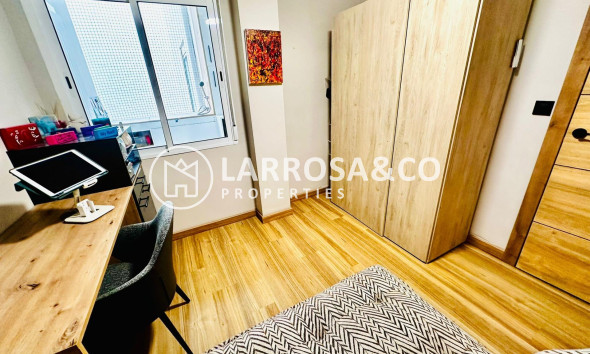 Resale - Apartment - Torrevieja - Acequion