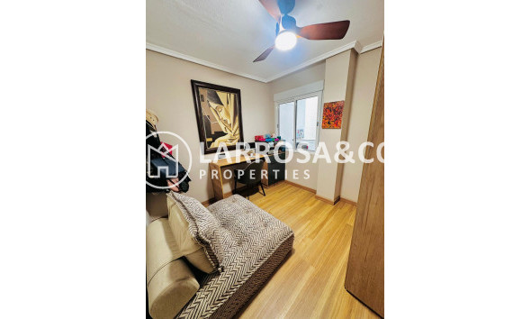 Resale - Apartment - Torrevieja - Acequion