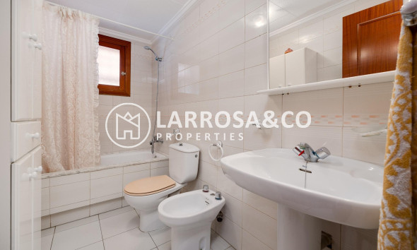 Resale - Apartment - Torrevieja - Acequion