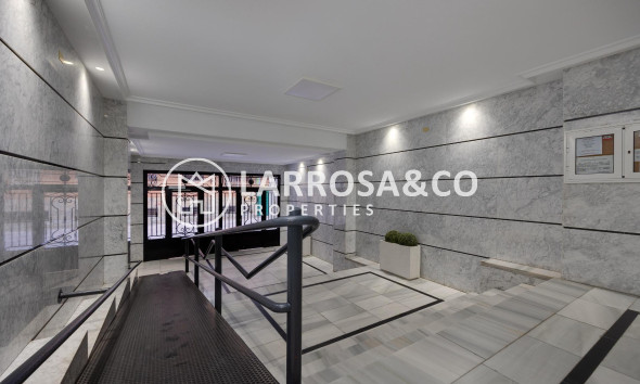 Resale - Apartment - Torrevieja - Acequion