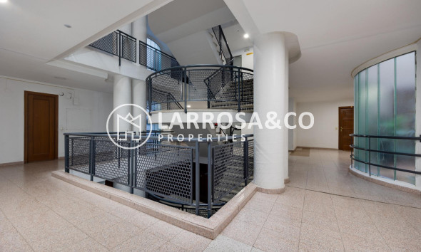 Resale - Apartment - Torrevieja - Acequion