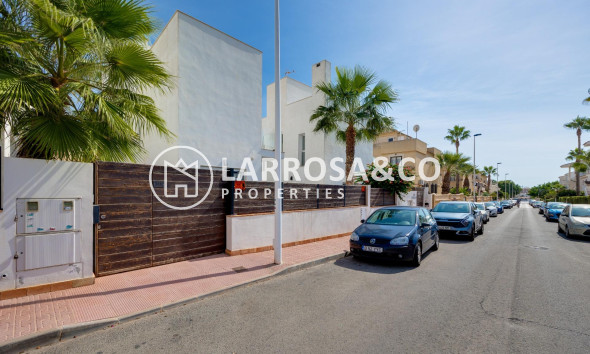 Herverkoop - Villa - Torrevieja - Los Frutales