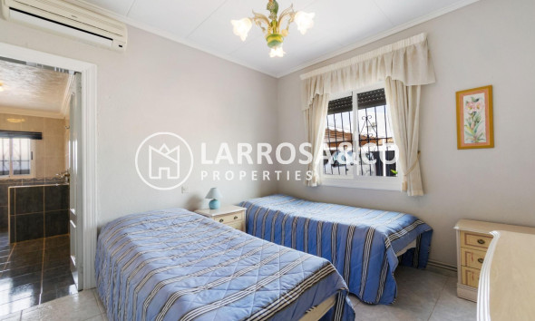 Resale - Detached House/Villa - Torrevieja - La Siesta - El Salado - Torreta