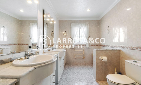 Resale - Detached House/Villa - Torrevieja - La Siesta - El Salado - Torreta