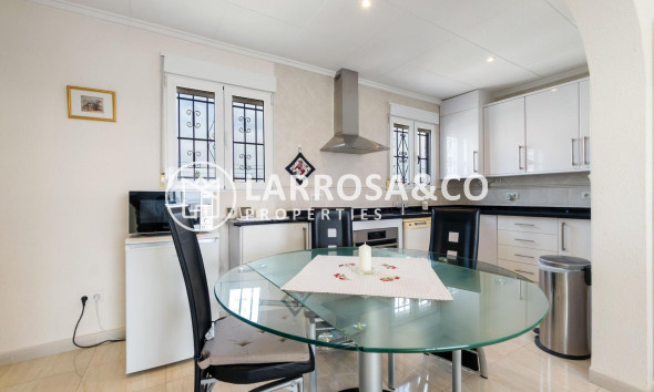 Resale - Detached House/Villa - Torrevieja - La Siesta - El Salado - Torreta