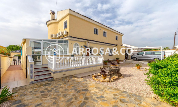 Resale - Detached House/Villa - Torrevieja - La Siesta - El Salado - Torreta