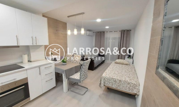 Resale - Apartment - Torrevieja - Playa del cura