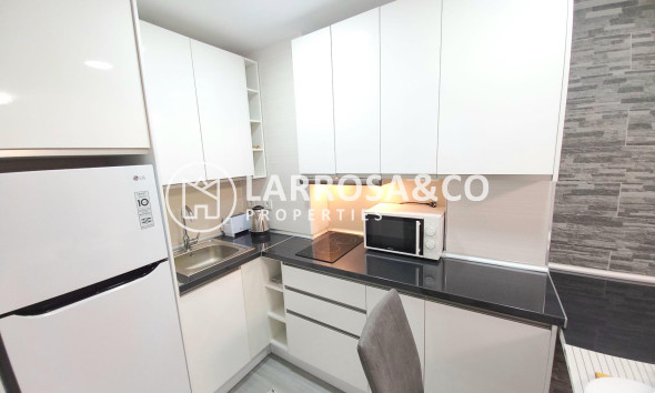 Resale - Apartment - Torrevieja - Playa del cura