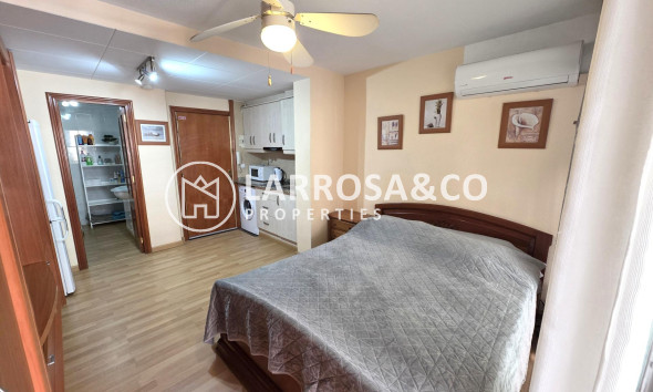 Resale - Apartment - Torrevieja - Playa del cura