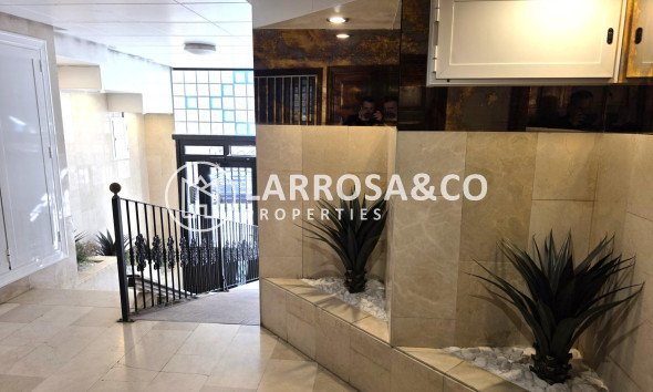 Resale - Apartment - Torrevieja - Playa del cura