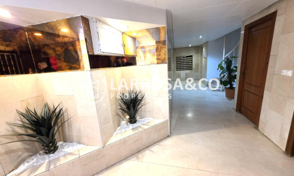 Resale - Apartment - Torrevieja - Playa del cura